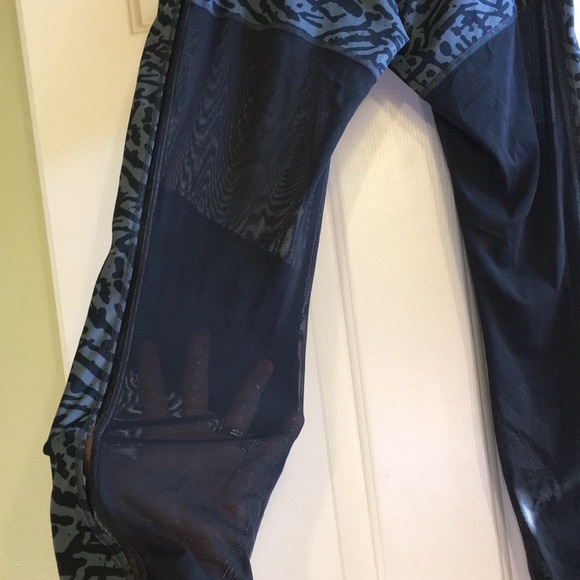 Lululemon pants - Picture 4 of 8